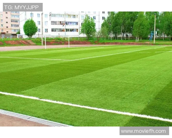 足球场地草皮对比赛质量和运动员表现的深远影响分析